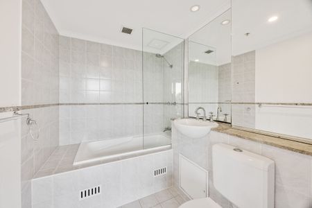 One Bedroom Apartment in Central Location - Photo 4