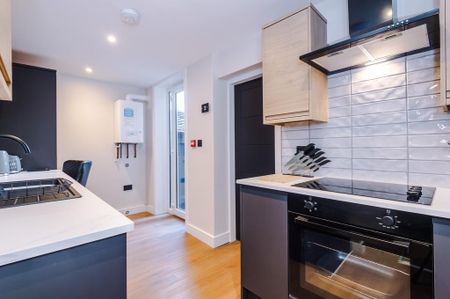 6 bedroom house of multiple occupation to rent - Photo 2