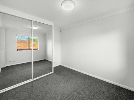 Spacious Two Storey Townhouse ! - Photo 5