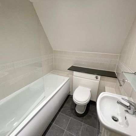 1 bedroom in a house share to rent - Photo 4