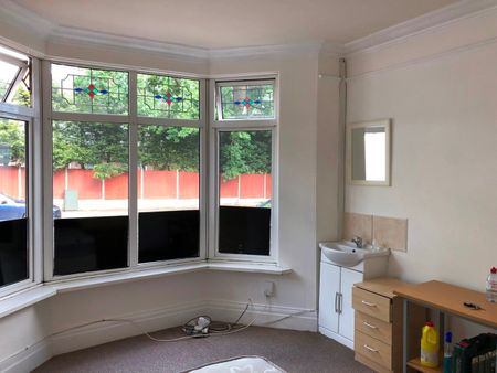 Room in a Shared House, Humberstone Drive, LE5 - Photo 3