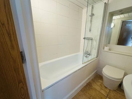 2 bedroom apartment to rent - Photo 4