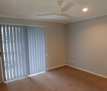 “IMMACULATE TOWNHOUSE IN PRIME LOCATION” - Photo 3