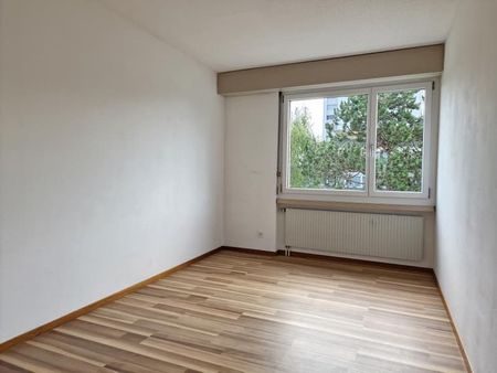 "Grossräumige Wohnung mit Balkon in zentraler Gegend!" - Photo 3
