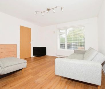 1 bedroom in a flat share to rent - Photo 1