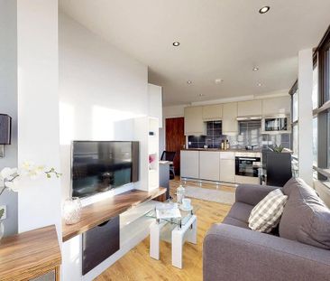 Studio to rent - Photo 1