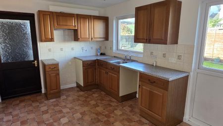 3 bedroom detached house to rent - Photo 4