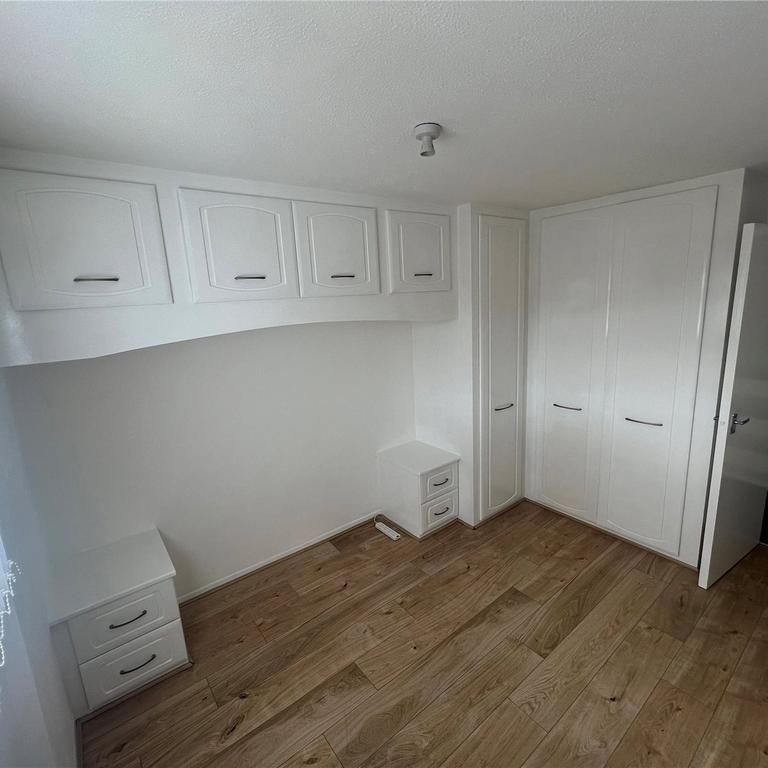 3 bedroom end of terrace house to rent - Photo 1