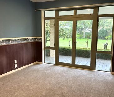 Large Executive Home - Photo 1