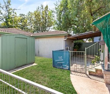 Spacious 3-Bedroom Family Home in Prime Riverstone Location - Photo 3