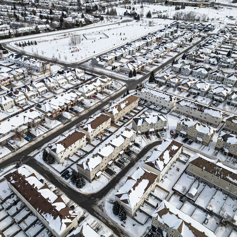 For Lease - 402 SADAR Private, Barrhaven, Ontario - Photo 1