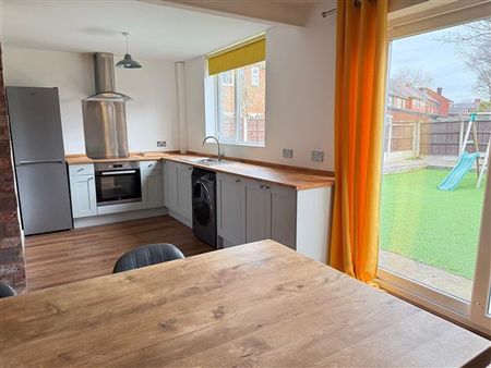 3 Bedroom Semi-Detached House For Rent in Day Drive, Manchester - Photo 5