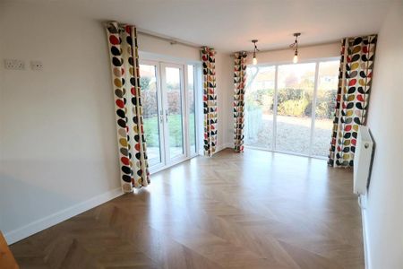 4 bedroom detached house to rent - Photo 2
