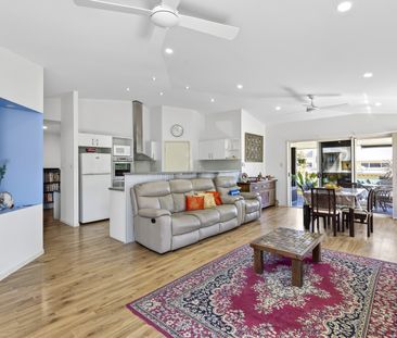 SPACIOUS THREE BEDROOM + OFFICE HOME WITH SUNNY DECK - Photo 2