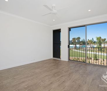 North Lakes Town Centre SoLa Complex ... 2 bed - Act Quick - Photo 1