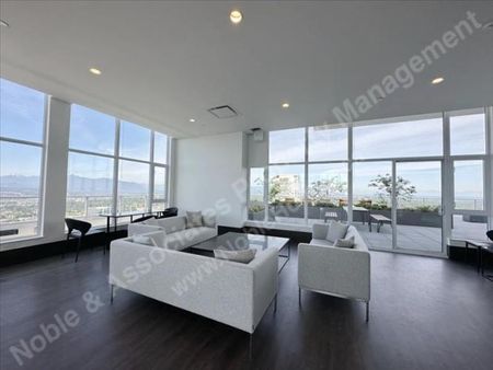 1XXXX Central Avenue 2004 Surrey - Photo 2