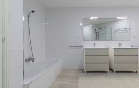 Calle Periodista Azzati, Valencia, Valencian Community 46002 - Photo 5