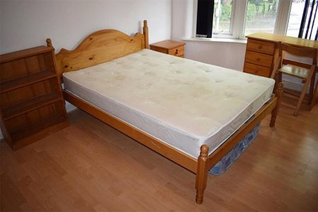 4 bedroom semi-detached house to rent - Photo 4