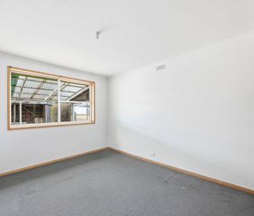 Spacious Living, Freshly Updated, Ready to Move In - Photo 5