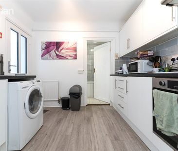 3 bedroom apartment to rent - Photo 6