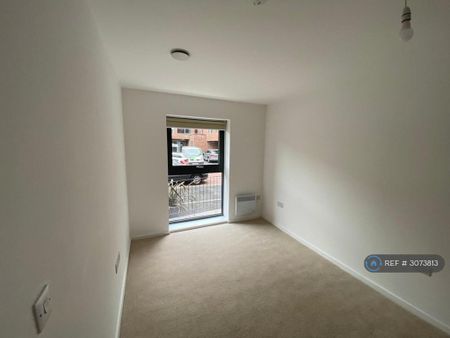 1 bedroom flat to rent - Photo 4