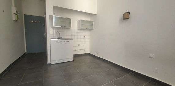 Location Appartement 1 pièce 15m² MARSEILLE 6ème - Photo 2