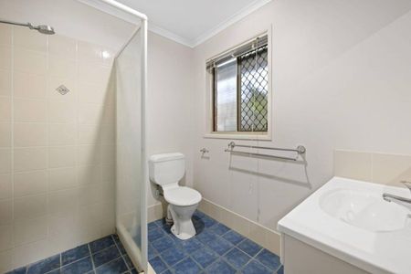 Spacious and Neat unit in prime East Toowoomba location - Photo 3