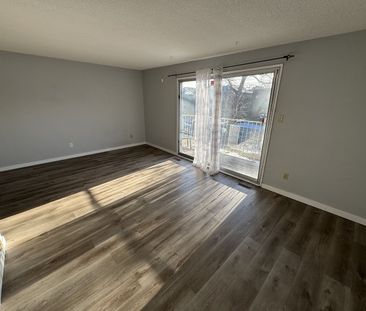 240 30 Avenue Northwest, Calgary - Photo 3