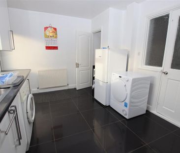 3 bedroom end of terrace house to rent - Photo 1