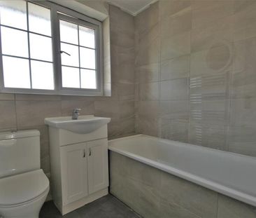 Mount Hermon Road, Woking - 3 bedrooms Property for lettings - Seym... - Photo 5