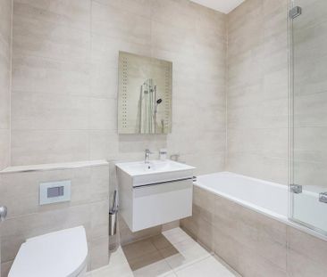 3 bedroom flat to rent - Photo 6