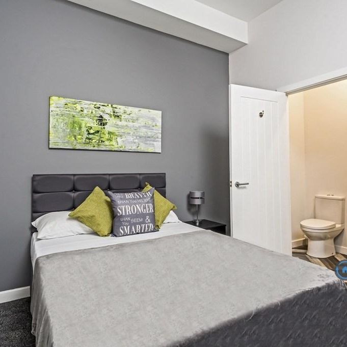 1 bedroom in a house share to rent - Photo 1