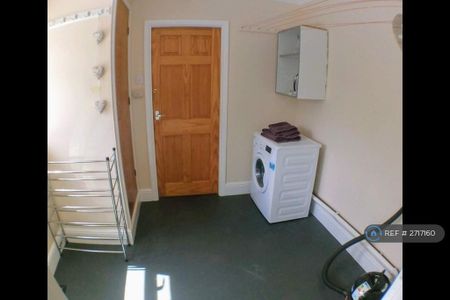 6 bedroom semi-detached house to rent - Photo 5