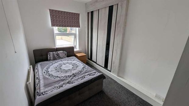 St. Pauls Road, Wibsey, Bradford, BD6 - Photo 1