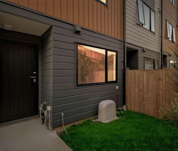 Modern & Low Maintenance Townhouse - Photo 2