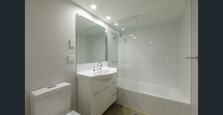 Modern Unfurnished Apartment! - Photo 5