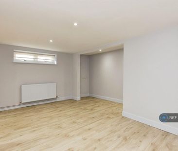 3 bedroom detached house to rent - Photo 3