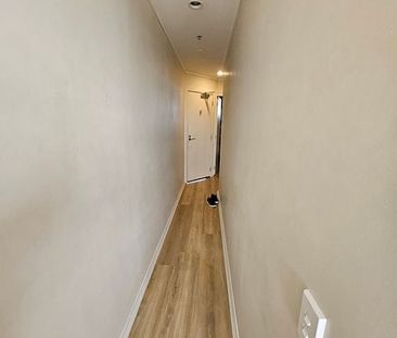 Stylish 2BR Central Apt w/ Gym - Photo 3