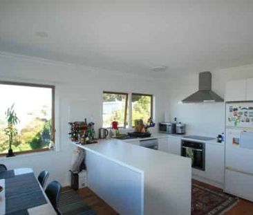 WELL PRESENTED 60'S BUNGALOW WITH STUNNING VIEWS: - Photo 1