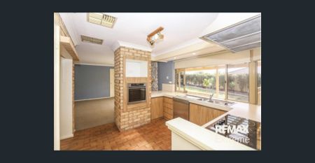 GREAT FAMILY HOME! OCEAN VIEWS FROM BALCONY! - Photo 4