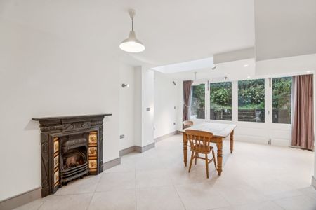 4 bedroom terraced house to rent - Photo 4