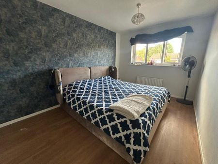 4 bedroom detached house to rent - Photo 2