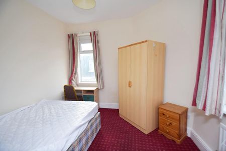 4 bedroom flat to rent - Photo 4