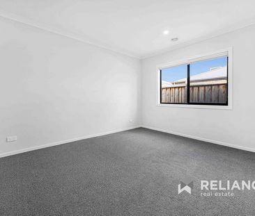 Club Mambourin Access with this Family Home! - Photo 2