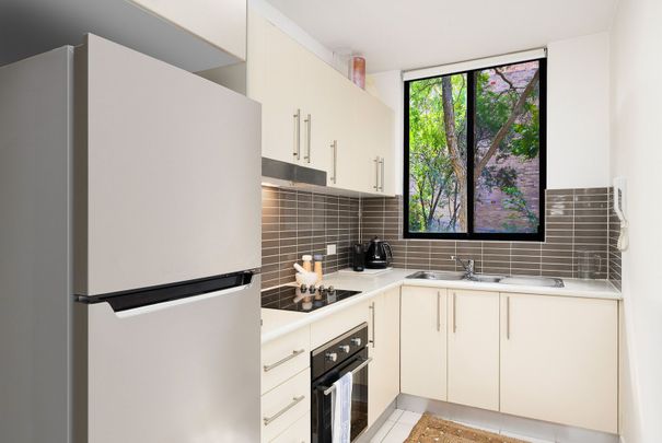 Beautiful One Bedroom! - Photo 1