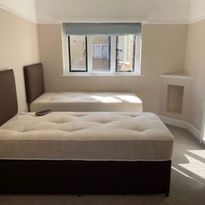 Oxford Court - Photo 2