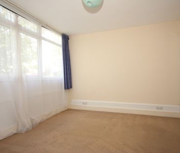 Hill View Court, Woking - Photo 5