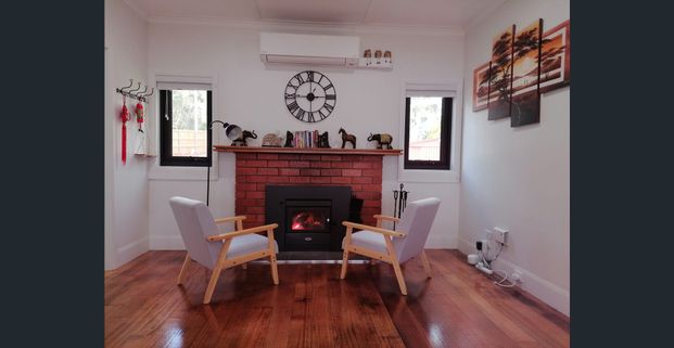 Absolute waterfront fully furnished property - Photo 1