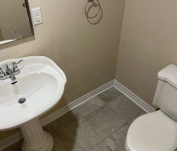 Detached Home For Lease | W9074863 - Photo 2