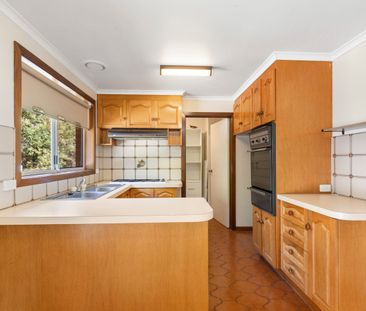 Light-Filled Unit with Double Garage & Private Courtyard - Photo 2